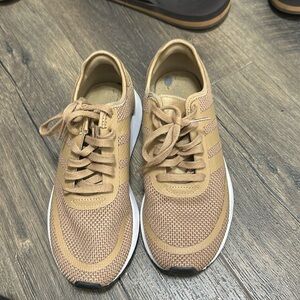 Adidas beige casual shoes size 61/2